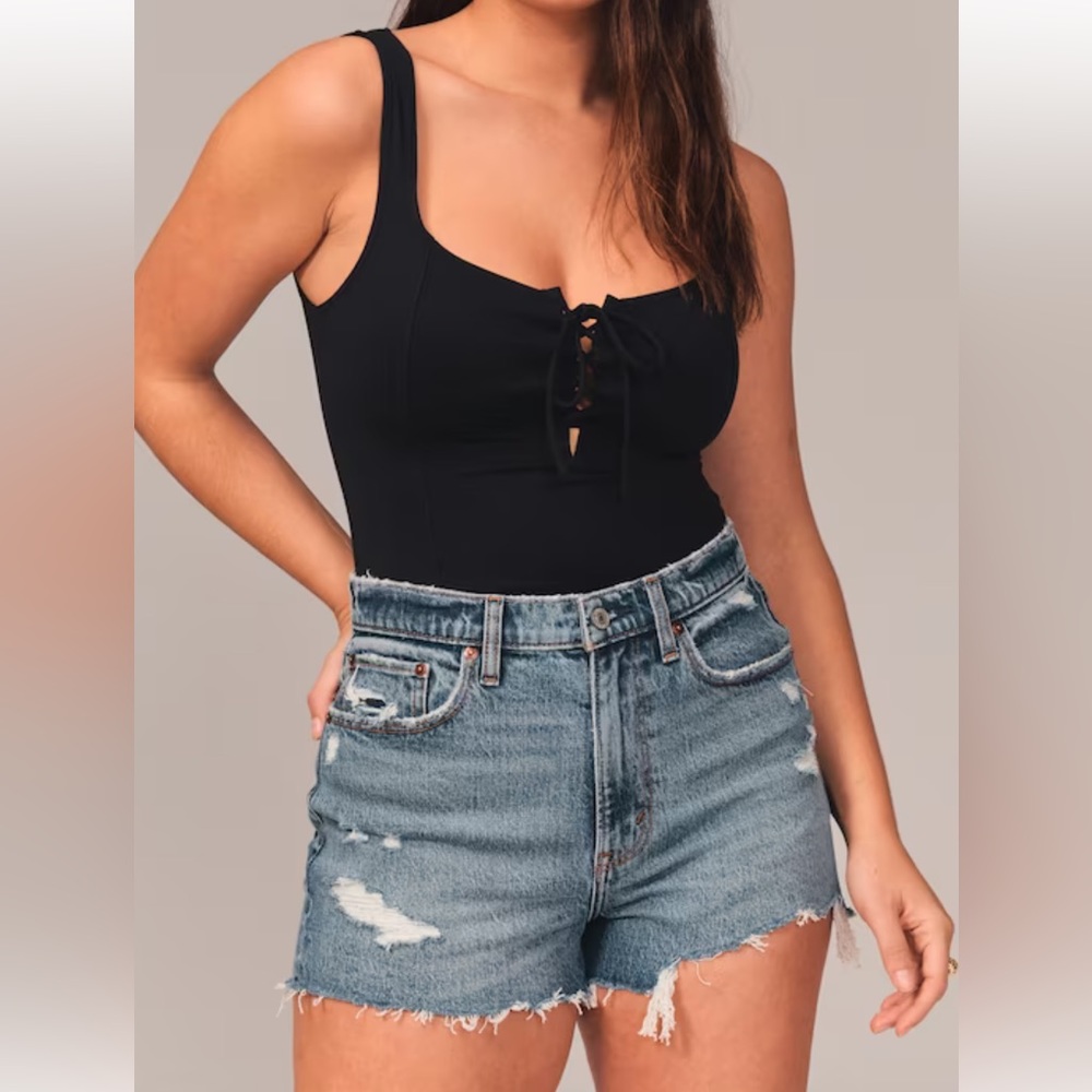 NWT Abercrombie high rise mom denim shorts